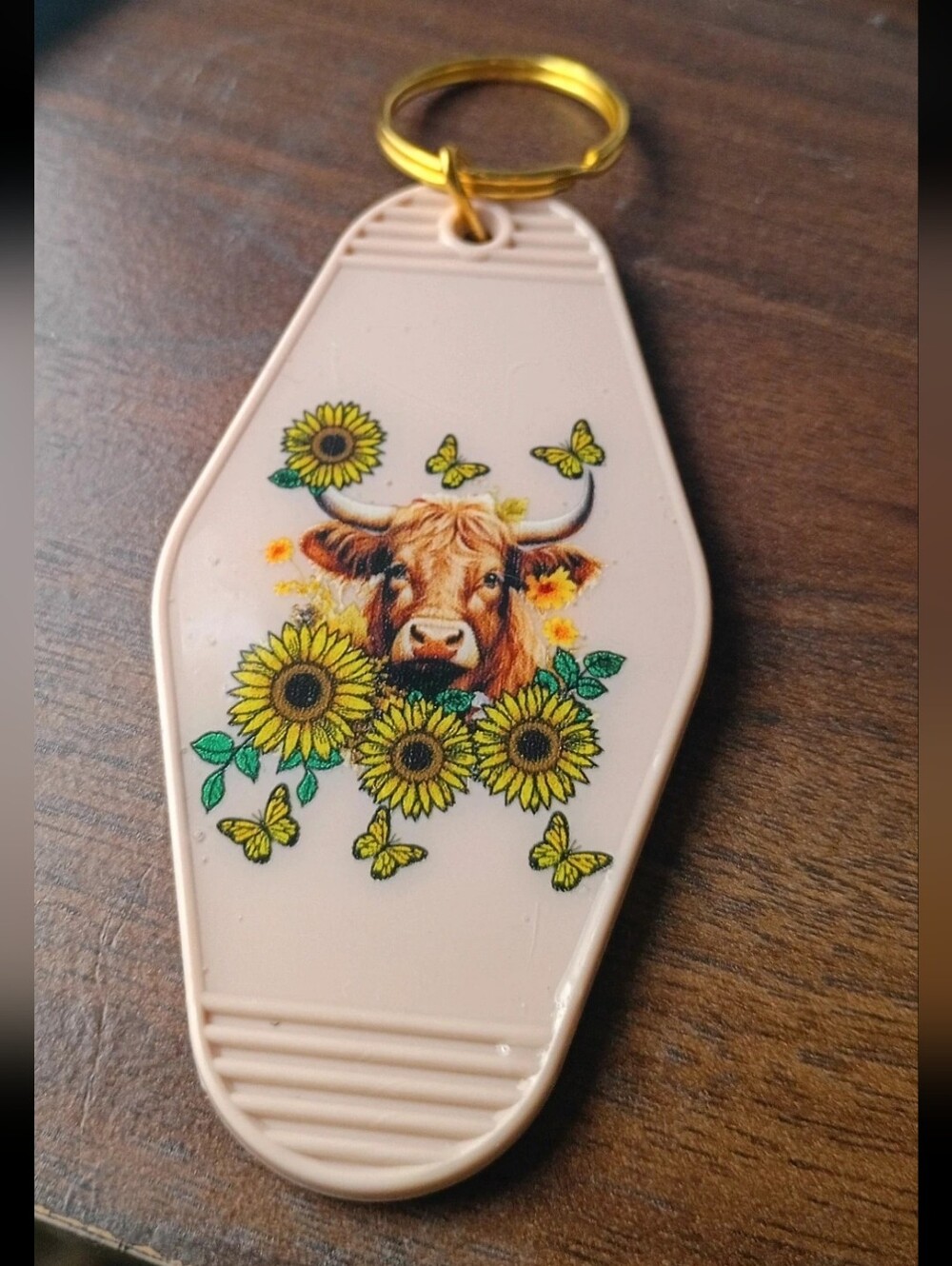 Highland Cow Sunflower Motel Keychain Retro Western Key Tag Beige